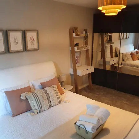Spacious, Bright Flat Near Town Centre, Parking * York